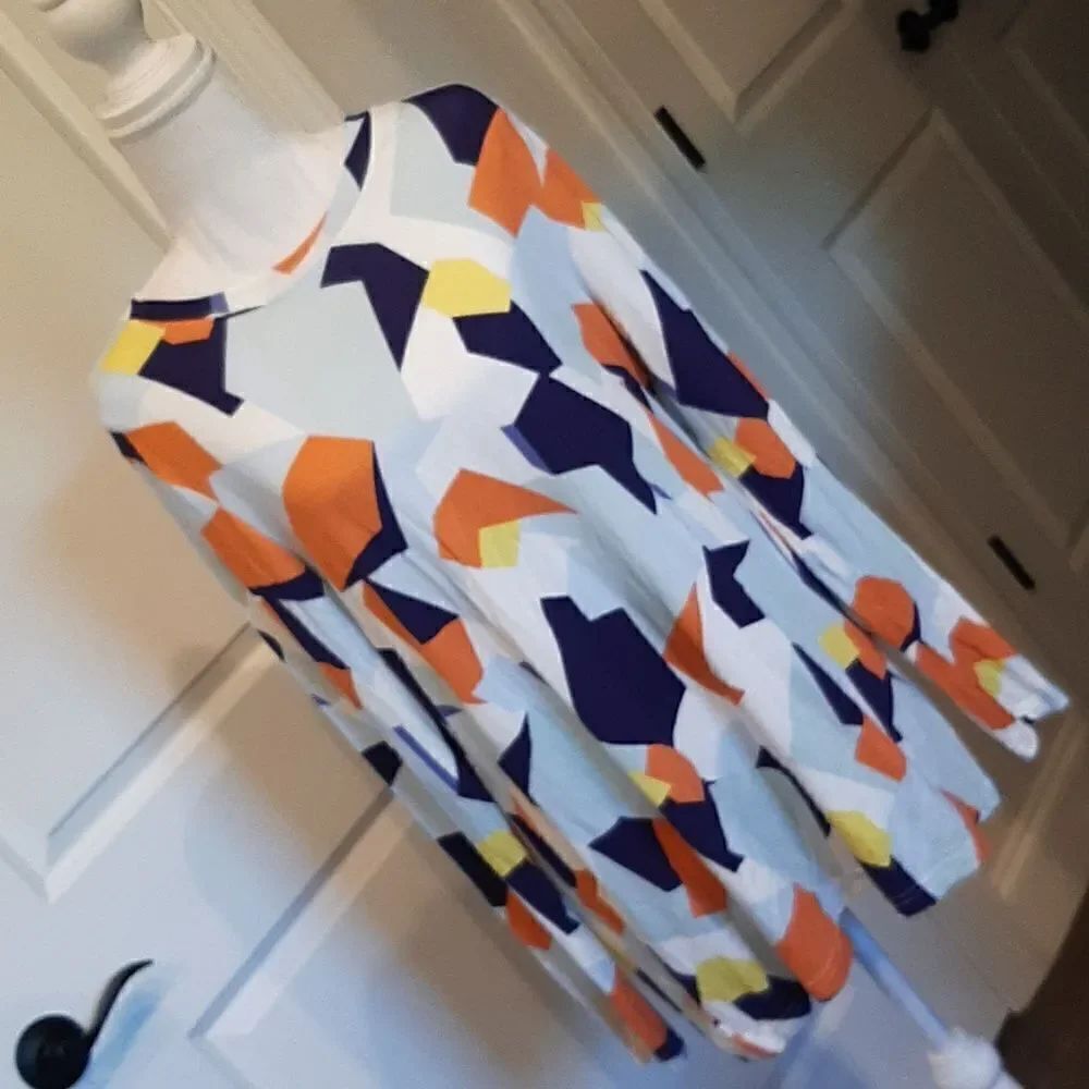 HOTGIFT White Long Sleeve Blouse with Geometric Shapes